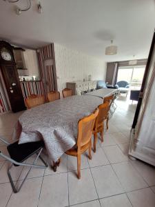 Maisons de vacances Grande maison de vacances : photos des chambres
