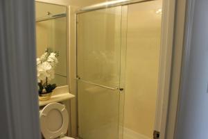 Luxurious 5-Bedroom Retreat with Saltwater Pool and Spa