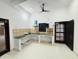 Spacious 1bhk Non Ac - By Tulsi Homestay