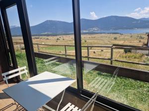 Appartements T2 vue sur lac, proche du centre ville : photos des chambres