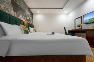 Crystal hotel by Ha My