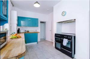 5BDR Manchester Stay | Tram Access|Free St Parking