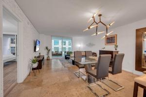 Amazing unit location with amenities & parking