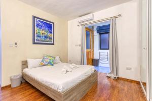 Bennys Seaside Escape Sliema