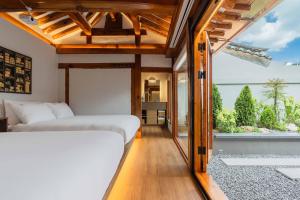 Luxury Hanok Anthology