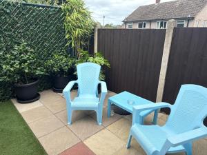 16 BENTLEY ROAD - Uttoxeter, ENTIRE HOLIDAY HOME, COSY ACCOMMODATION launched deform remainder