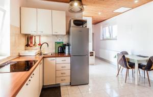 1 Bedroom Awesome Apartment In Marcana 