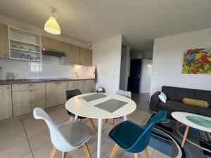 Appartements Le Parc! T3 climatise, Parking, Piscine : photos des chambres