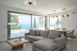 Modern Seaview Oasis