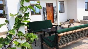 Maku House