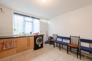 Four Bedroom House Near Tottenham Hotspur Stadium