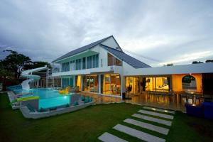 Bubble Sea Beachfront Chaam