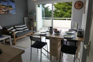 T2 piscine à 300m de la mer