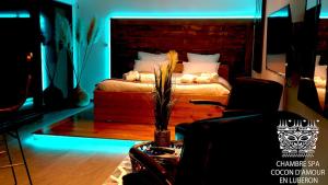 B&B / Chambres d'hotes Cocon D-amour En Luberon - Chambre Spa a proximite de l-Isle sur la Sorgue : Chambre Lit King-Size avec Baignoire Spa