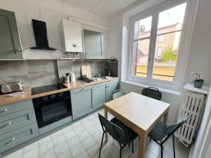 Appartements 25 CHIC & COSY F3 47m2 HYPERCENTRE WIFI SMART TV NETFLIX : photos des chambres
