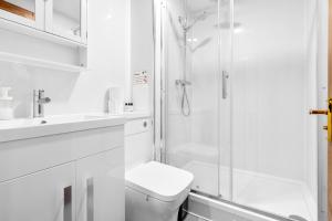 Ensuite Double Godino Hotel by Ilford Station