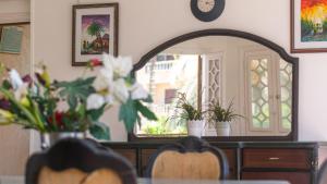 White Pearl Family Villa - Private Pool - AC - Very Big Garden - Up to 10 guests - 5- Min Walk to Beach