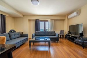 Spacious One Bedroom Apartment with View and Elevator