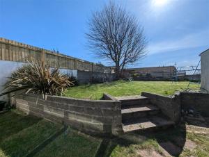 Central Pembrokeshire family home pets welcome 7 guests