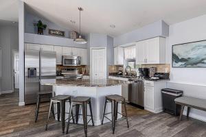 NEW Coral Cottage l Heated Pool | 6bd | 12 people