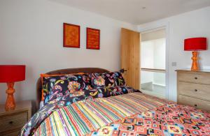 Stylish 2-bed 16th-century apartment in Petersfield town centre,