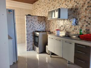 Apartamento com suíte, localizado na Avenida Silvio Silva, n 33, bairro Hernani Sa, Ilhéus-Ba, sem garagem