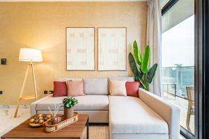 Full Cleveland & Canal View - Big Balcony - High Floor - 5 min walk from Cleveland, ADGM and Galleria