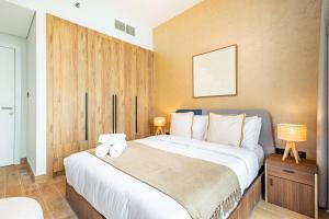 Full Cleveland & Canal View - Big Balcony - High Floor - 5 min walk from Cleveland, ADGM and Galleria