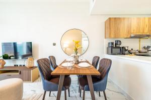 Full Cleveland & Canal View - Big Balcony - High Floor - 5 min walk from Cleveland, ADGM and Galleria