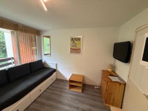 Studio cabine avec balcon et équipements pratiques - FR-1-557-54