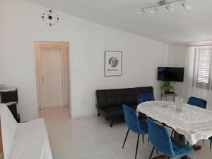 Braco apartments by the sea with a sea view