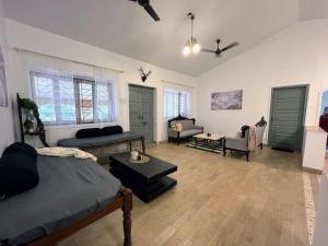 Beautiful Villa in Khandala with Hot Tub