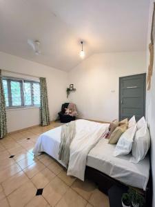 Beautiful Villa in Khandala with Hot Tub