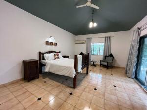 Beautiful Villa in Khandala with Hot Tub