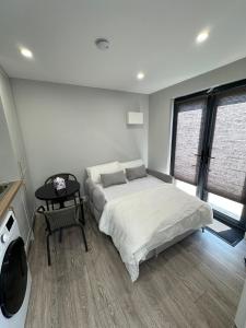 Brand New Studio Flat 36