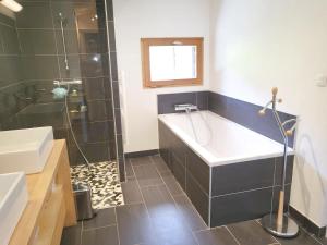 Maisons de vacances Glorious chalet 200m ski resort slopes view : photos des chambres