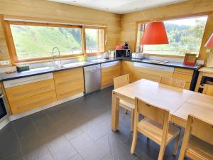 Maisons de vacances Glorious chalet 200m ski resort slopes view : photos des chambres