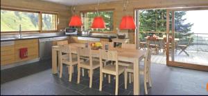 Maisons de vacances Glorious chalet 200m ski resort slopes view : photos des chambres