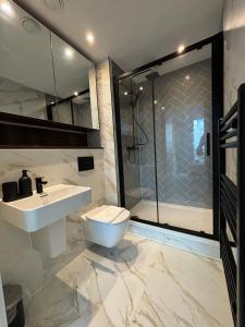 The Banks - Private Modern 2-Bed Skyline Apartment Manchester Central