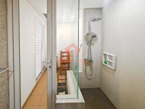 Luxury 1BR Royale Springhill Private Lift