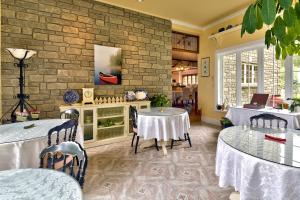 Greystone on Golden Lake