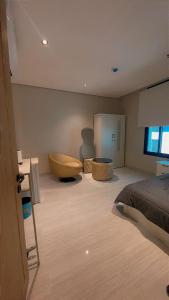 شقة فاخرة في عمارة راقية على البحر