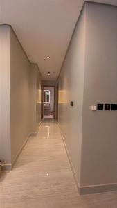 شقة فاخرة في عمارة راقية على البحر