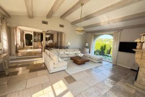 Villas Authentic Provencal Villa with Pool : photos des chambres