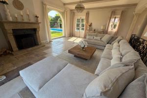Villas Authentic Provencal Villa with Pool : photos des chambres