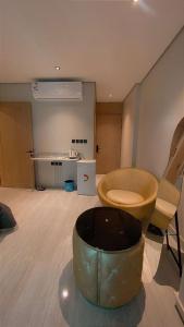 شقة فاخرة في عمارة راقية على البحر