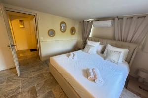 Villas Authentic Provencal Villa with Pool : photos des chambres
