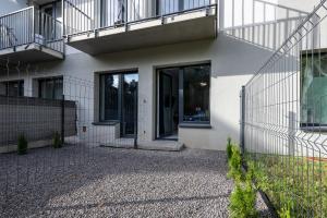 Blue Garden Studio by Fengshui4u, prywatny ogródek, bezpłatny parking, nowy budynek, dostęp na kod