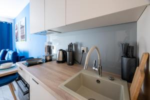 Blue Garden Studio by Fengshui4u, prywatny ogródek, bezpłatny parking, nowy budynek, dostęp na kod