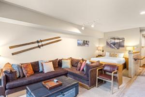 Palisades Tahoe Lodge Rentals Studio #207